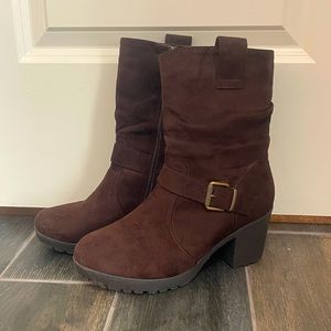 Women’s suede boots